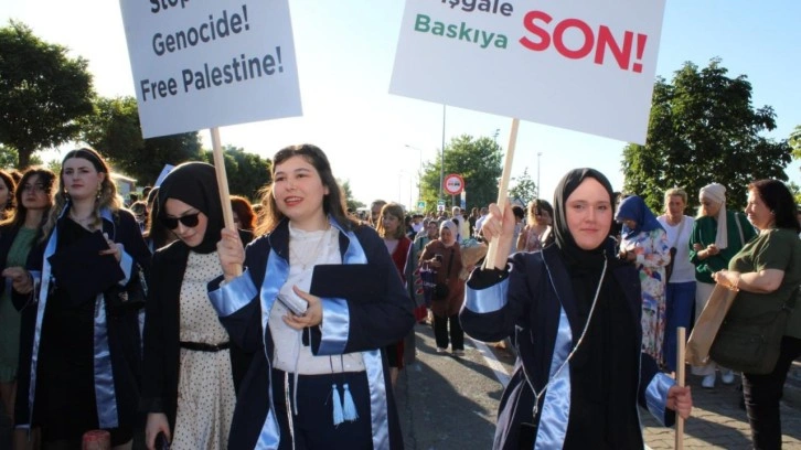Türkiye'de bir ilk: Üniversitenin bütün kadrosu Gazze için yürüdü
