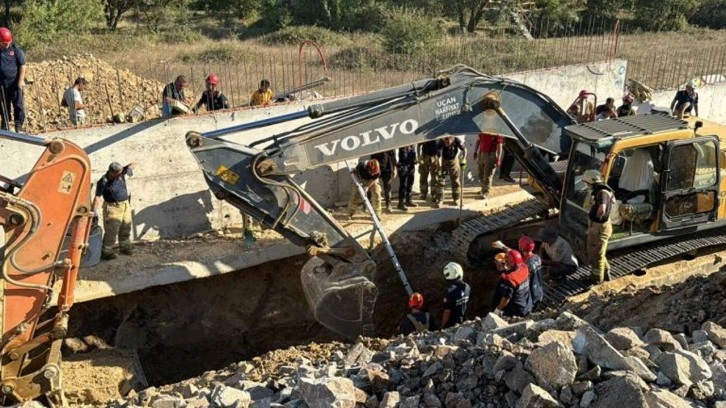 Tuzla'daki şantiyede göçük: İki işçiyi kurtarma çalışması sürüyor