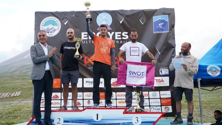 Uluslararası Erciyes Ultra Sky Trail Dağ Maratonu'nda dereceye girenlere ödülleri verildi