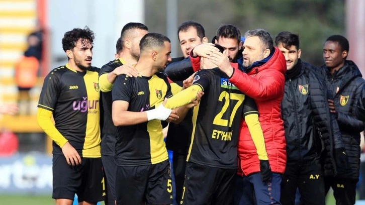 Ümraniyespor'a evinde darbe! İstanbulspor 3 puanı rahat aldı