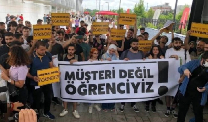 Üniversite öğrencilerinin 'fahiş zam' eylemine veliler de destek oldu