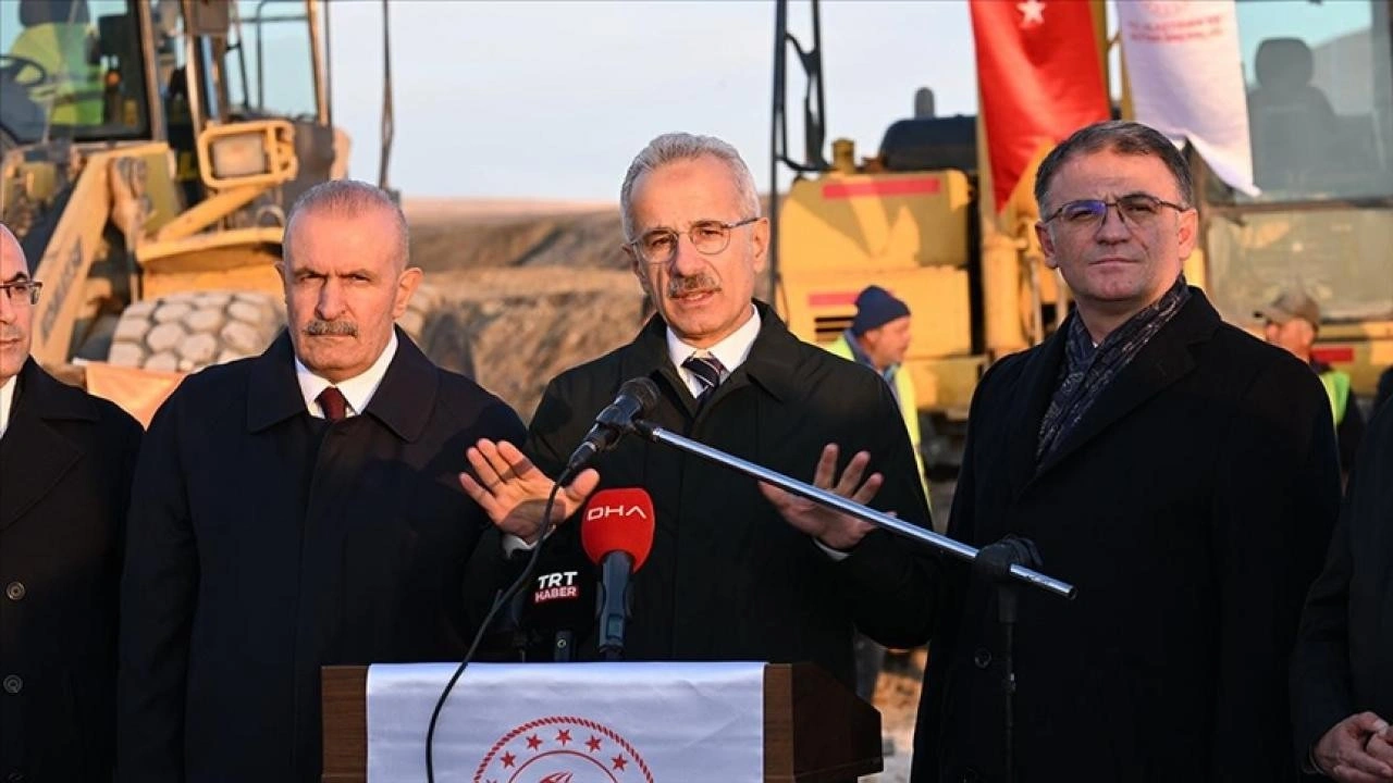 Uraloğlu: Van Çevre Yolu'muzu en kısa zamanda bitireceğiz