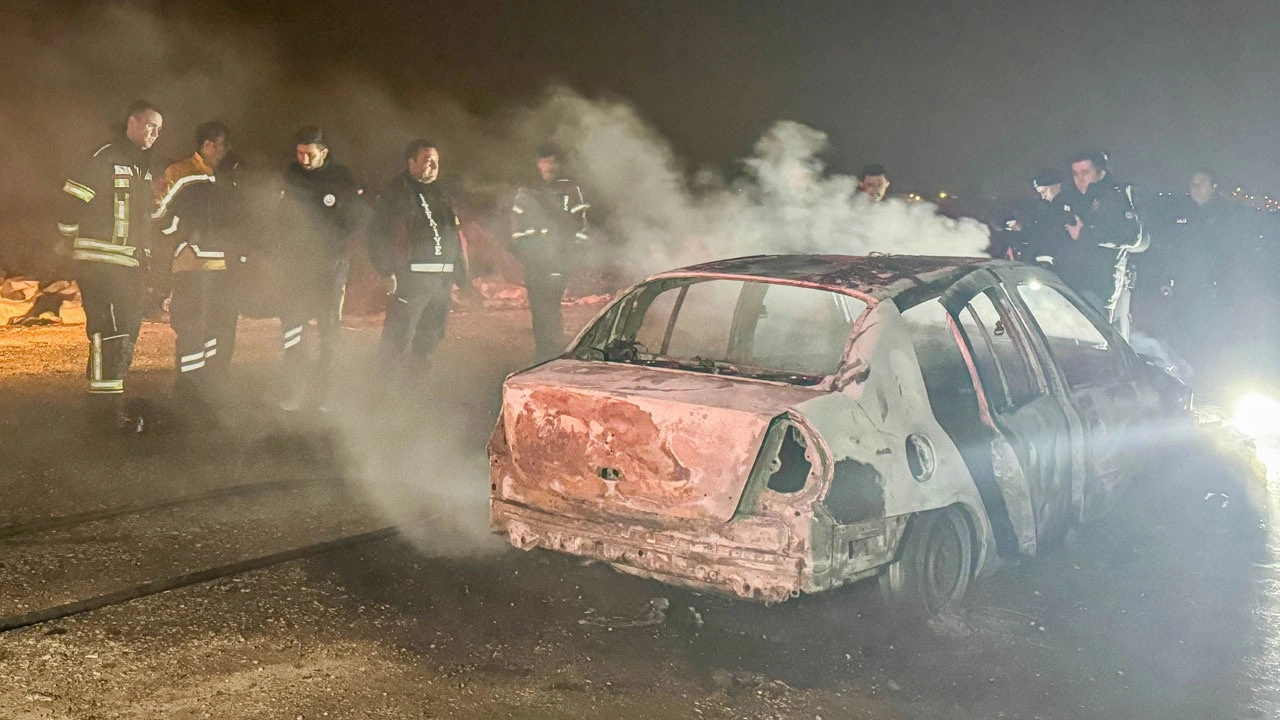 Uşak'ta yanan otomobilde ceset bulundu