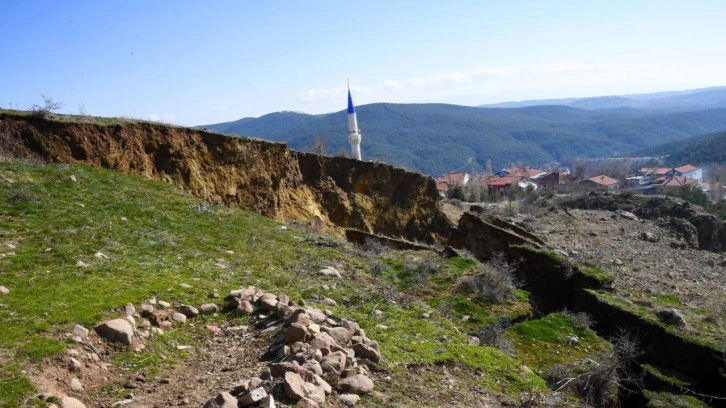 Uşak’ta meydana gelen heyelan paniğe neden oldu