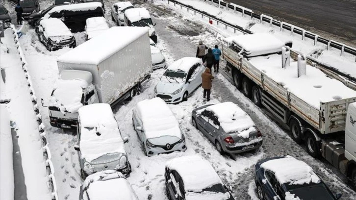 Uyarı üstüne uyarı geliyor! İstanbul'da kar yağışı için gözler yarın sabaha çevrildi