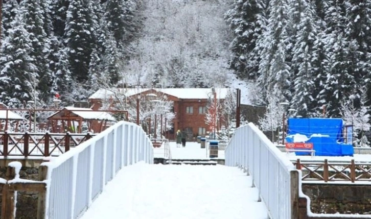 Uzungöl'de nefes kesen kar manzaraları