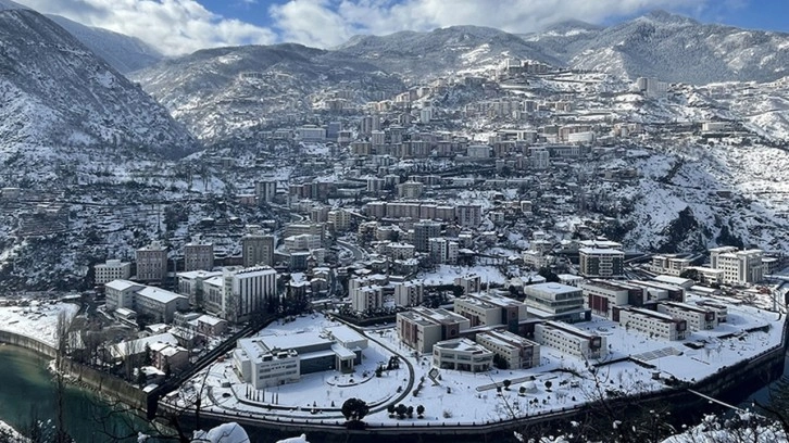 Valilik açıkladı: Artvin'de eğitime kar engeli!