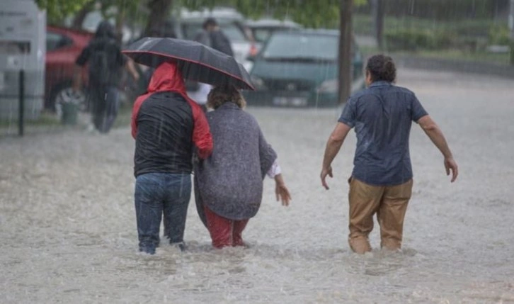 Valilik ve Meteoroloji'den Ankara'ya peş peşe uyarı: Saat verildi, fırtına ve sağanak bekl