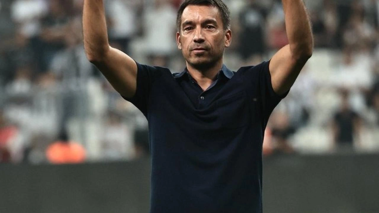 Van Bronckhorst'tan Semih Kılıçsoy açıklaması!