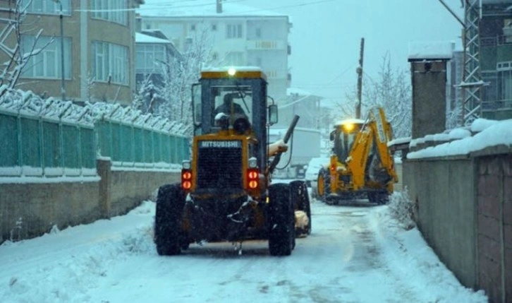 Van'da 347 yerleşim yerinin yolu ulaşıma kapandı