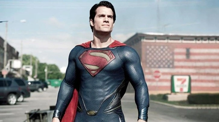 Warner Bros, Henry Cavill'in Süperman rolüne son verdi