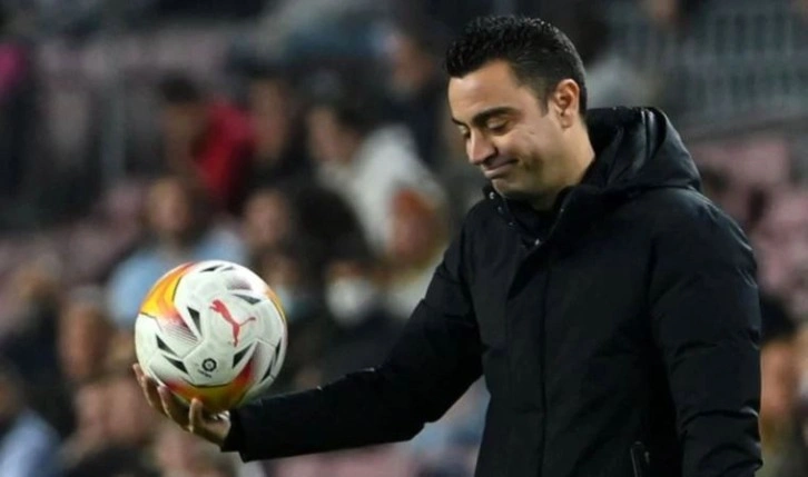 Xavi 5 oyuncunun biletini kesti