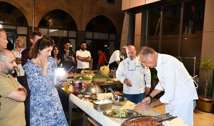 Yabancı şeflere kebap yapmayı öğretti