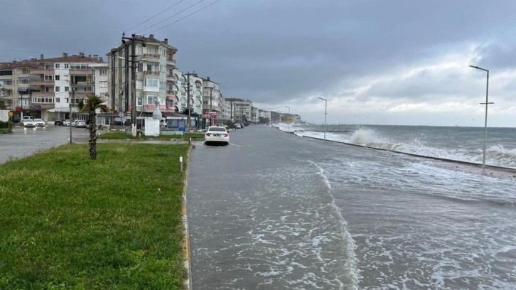 Yalova'da deniz ile kara birleşti: İDO seferleri iptal