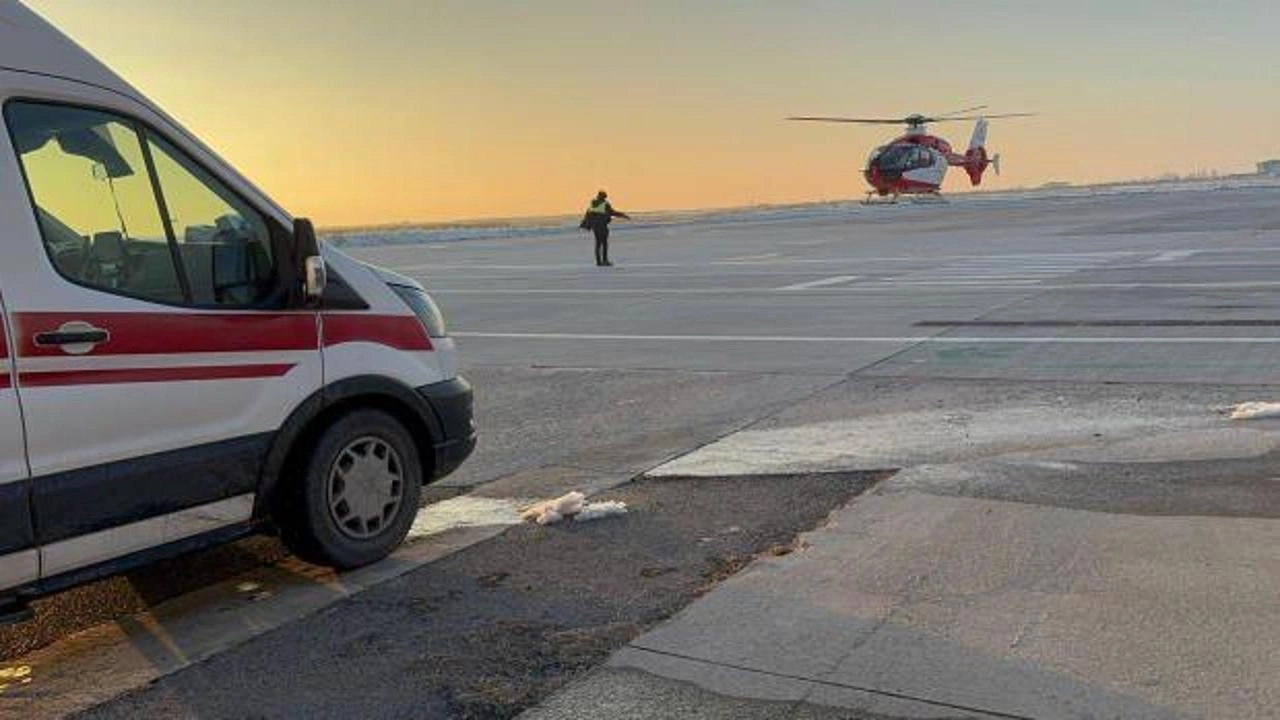 Yanık tedavisi gören çocuk ambulans helikopterle Van'a getirildi