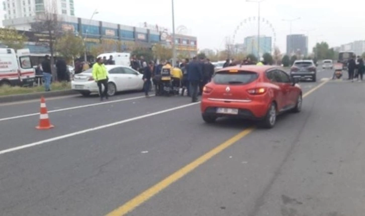 Yaya geçidinde otomobilin çarptığı liseli Ela ve Büşra yaralandı