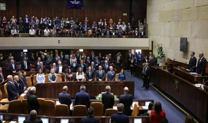 Yeni hükümetin ilk icraatı işgal yasasını geçirmek oldu