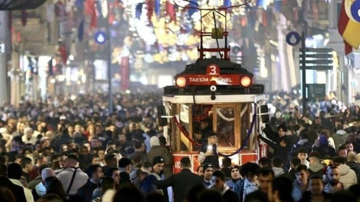 Yeni yıla saatler kala adım atacak yer kalmadı! Kutlamaların adresi yine Taksim