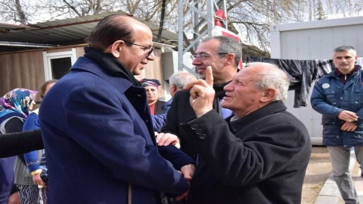 Yeşilyurt adayı Prof. Dr. İlhan Geçit, esnafla bir araya geldi