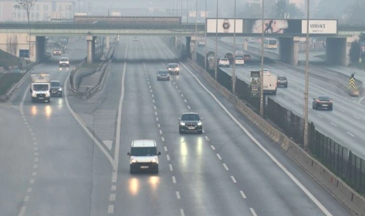 Yılın ilk günü İstanbul'da yollar boş kaldı