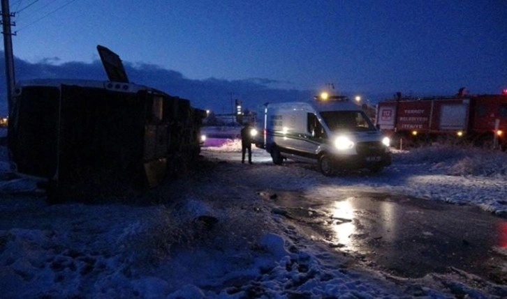 Yozgat'ta yolcu otobüsü devrildi, 1 kişi öldü, 25 kişi yaralandı