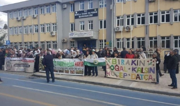 Yurttaşlar çimento fabrikasına karşı adliye önünde!