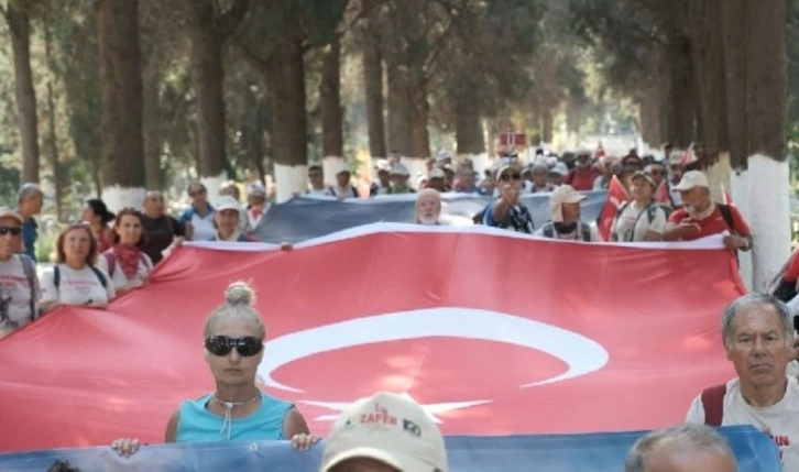 Zafer Kafilesi adım adım 9 Eylül’e yürüyor... Salihli’de coşkulu karşılama