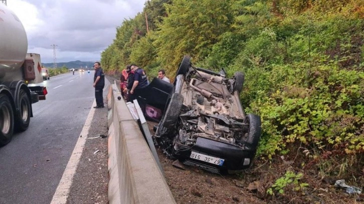 Zonguldak'ta otomobil bariyere çarparak takla attı: 6 yaralı