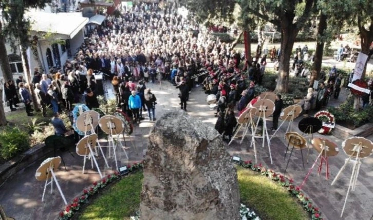 Zübeyde Hanım ölümünün 100. yılında mezarı başında vefa ve umutla anıldı