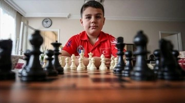 13 yaşındaki Yağız gelmiş geçmiş en iyi satranç oyucusunu mat etti