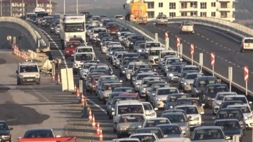 43 ilin geçiş güzergahında trafik kilit