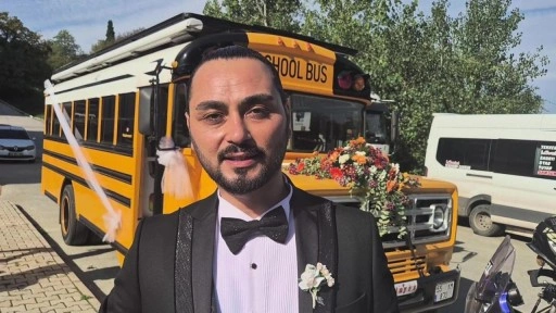 700 bin lira harcanan 'School Bus' gelin arabası oldu