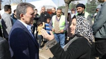 Abdullah Gül 18. günde deprem bölgesinde