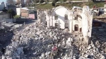 Adıyaman'da yerle bir olan 700 yıllık Ulu Cami görüntülendi