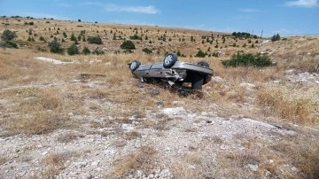 Afyonkarahisar'da şarampole düşen araç hurdaya döndü!