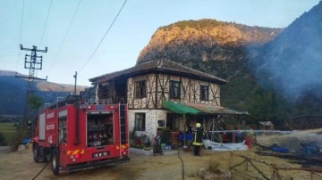 Ahmet Kural ve Cengiz Bozkurt'un yeni filminin çekildiği köyde yangın