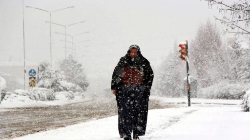 AKOM saat verdi uyardı: İzlanda kışı geldi