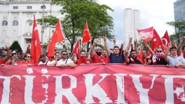 Alman polisi Türk taraftarlarının yürüyüşünü durdurdu