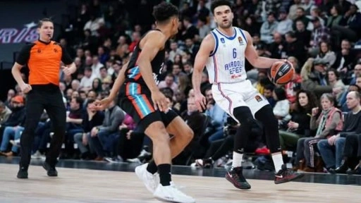 Anadolu Efes deplasmanda Paris Basketbol'a kaybetti!