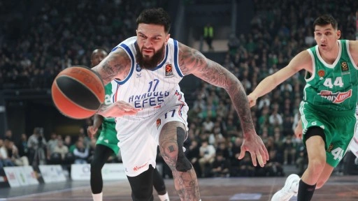 Anadolu Efes Panathinaikos deplasmanında son çeyrekte çözüldü