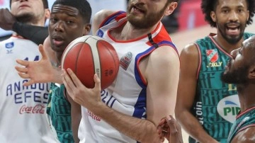 Anadolu Efes'te Egehan Arna ile yollar ayrıldı