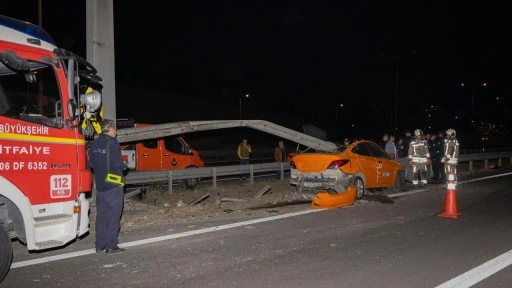 Ankara'da bariyere çarpan taksinin şoförü öldü