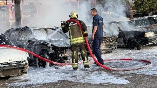 Ankara'da otoparkta yangın: 5 araç kullanılamaz hale geldi!