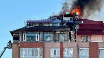 Ankara'da 7 katlı binanın çatısında yangın çıktı!