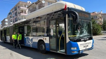 Ankara'da belediye otobüsü 9 ve 11 yaşlarındaki 2 çocuğa çarptı