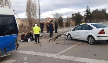 Ankara'da otomobil ve yolcu minibüsü çarpıştı: 7 yaralı