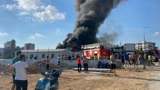 Antalya’da işçilerin kaldığı konteynerlerde korkutan yangın!