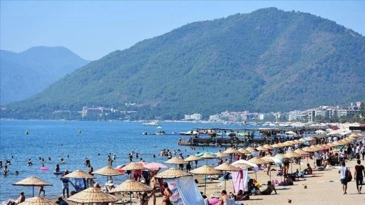 Antalya, nüfusunun 7 katından fazla turist ağırladı