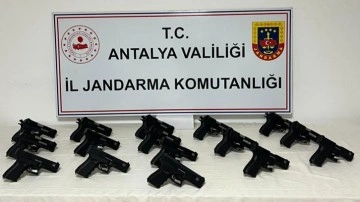 Antalya'da 16 ruhsatsız tabanca ele geçirildi!