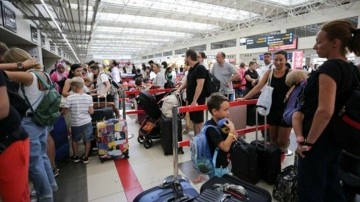 Antalya'da hava yolu trafiğinde rekor kırıldı